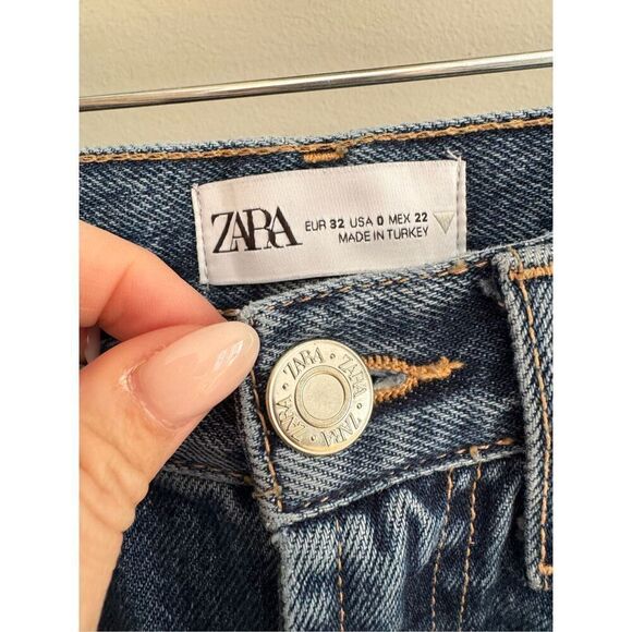 Zara Straight Leg Raw Hem Dark Denim Jeans, Size 0 - Picture 6 of 9